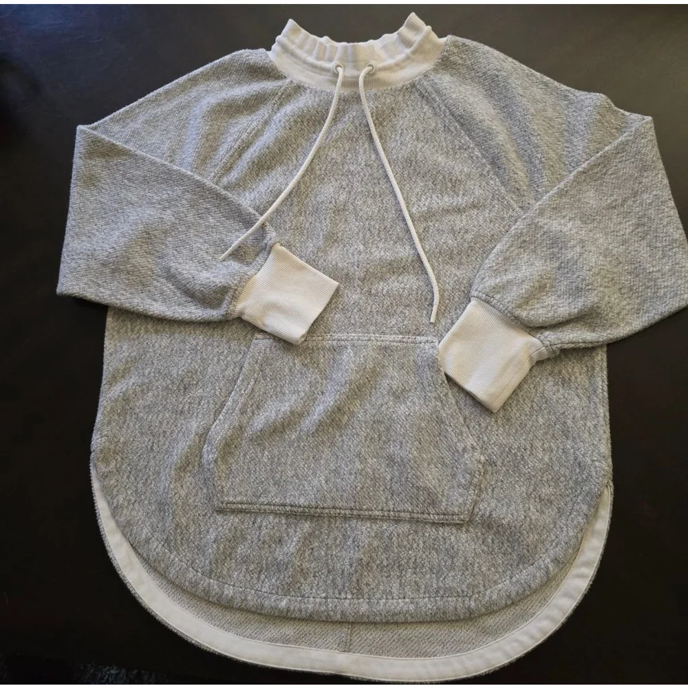 Oversized Women's NWOT Lou & Grey Gray & White Sweatshirt Hoodie XS